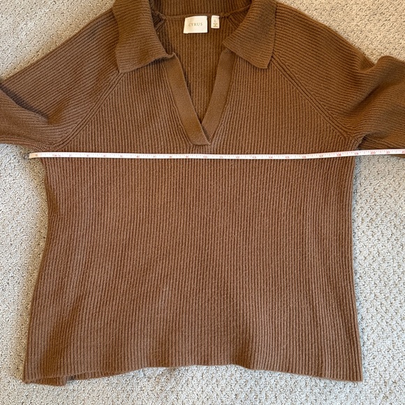 Cyrus V-Neck Ribbed Sweater - Picture 6 of 12